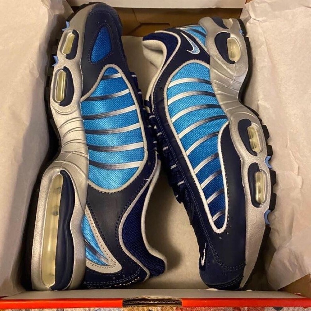 New Nike tailwind